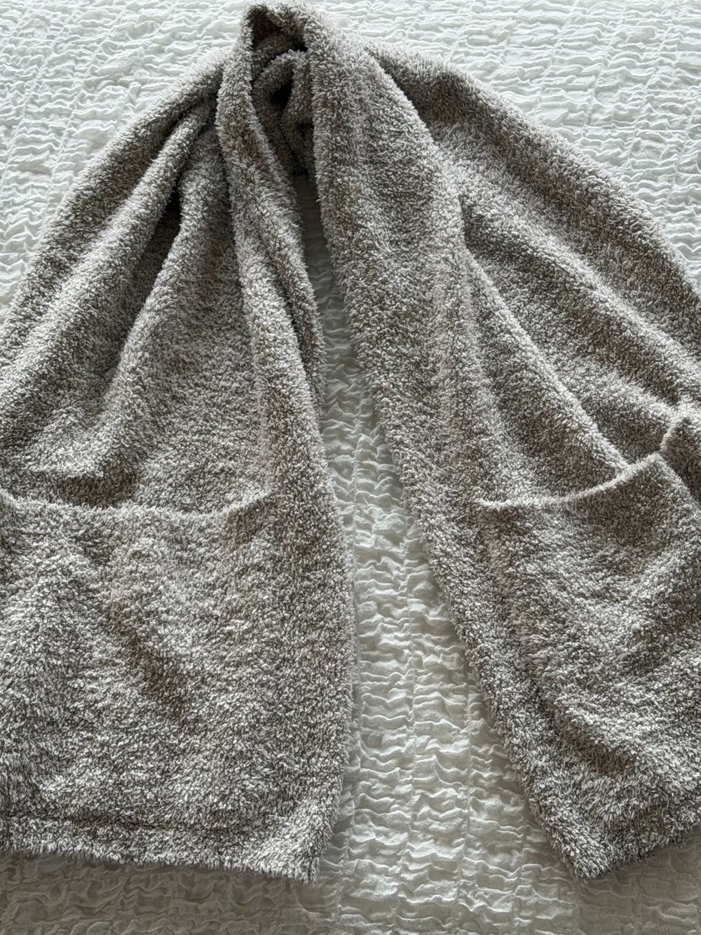 Barefoot Dreams CozyChic Wrap Pewter Pockets OS - Picture 2 of 9